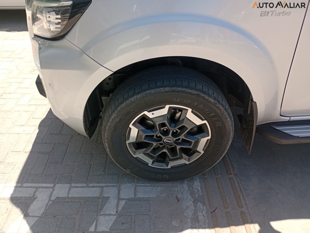 NISSAN FRONTIER 2.3 16V TURBO DIESEL PLATINUM CD 4X4 AUTOM&Aacute;TICO