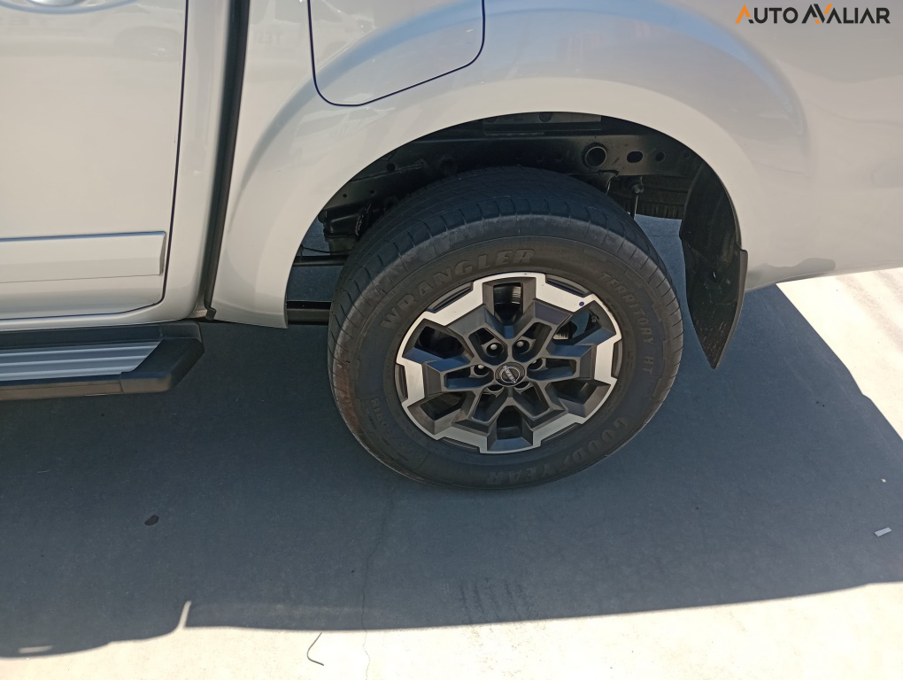 NISSAN FRONTIER 2.3 16V TURBO DIESEL PLATINUM CD 4X4 AUTOM&Aacute;TICO