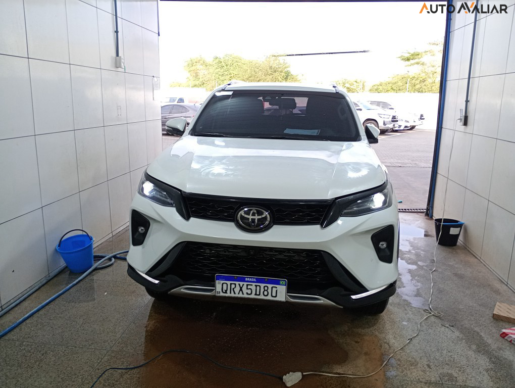 TOYOTA HILUX SW4 2.8 D-4D TURBO DIESEL SRX PLATINUM 7L 4X4 AUTOM&Aacute;TICO