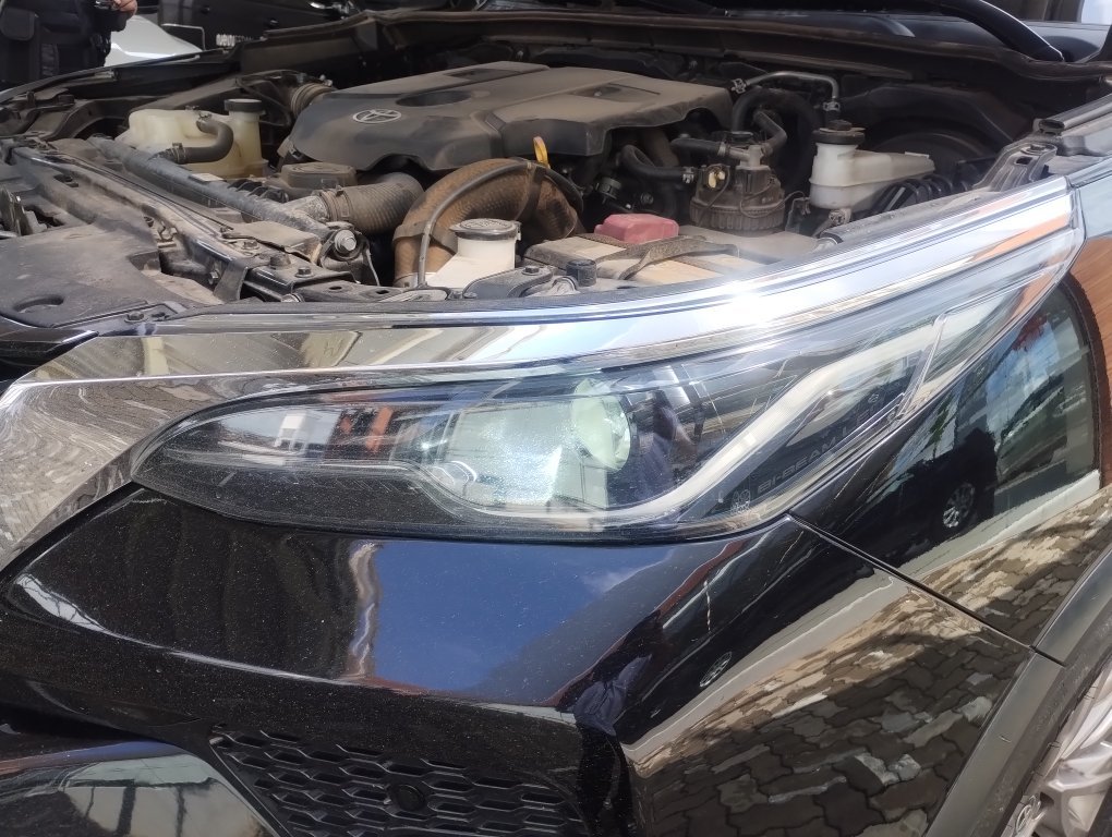 TOYOTA HILUX SW4 2.8 D-4D TURBO DIESEL SRX 7L 4X4 AUTOM&Aacute;TICO