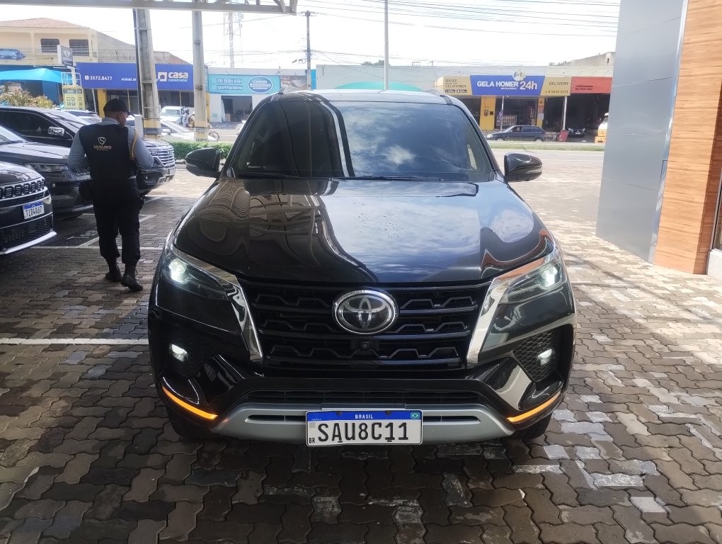 TOYOTA HILUX SW4 2.8 D-4D TURBO DIESEL SRX 7L 4X4 AUTOM&Aacute;TICO