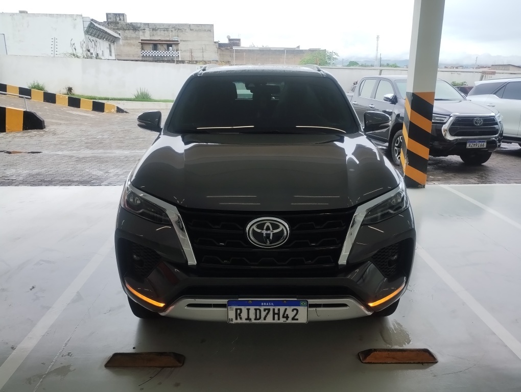 TOYOTA HILUX SW4 2.8 D-4D TURBO DIESEL SRX 7L 4X4 AUTOM&Aacute;TICO