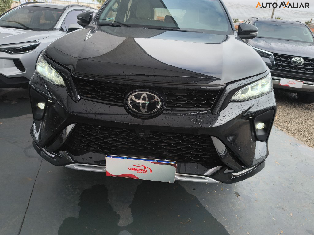 TOYOTA HILUX SW4 2.8 D-4D TURBO DIESEL DIAMOND 7L 4X4 AUTOM&Aacute;TICO