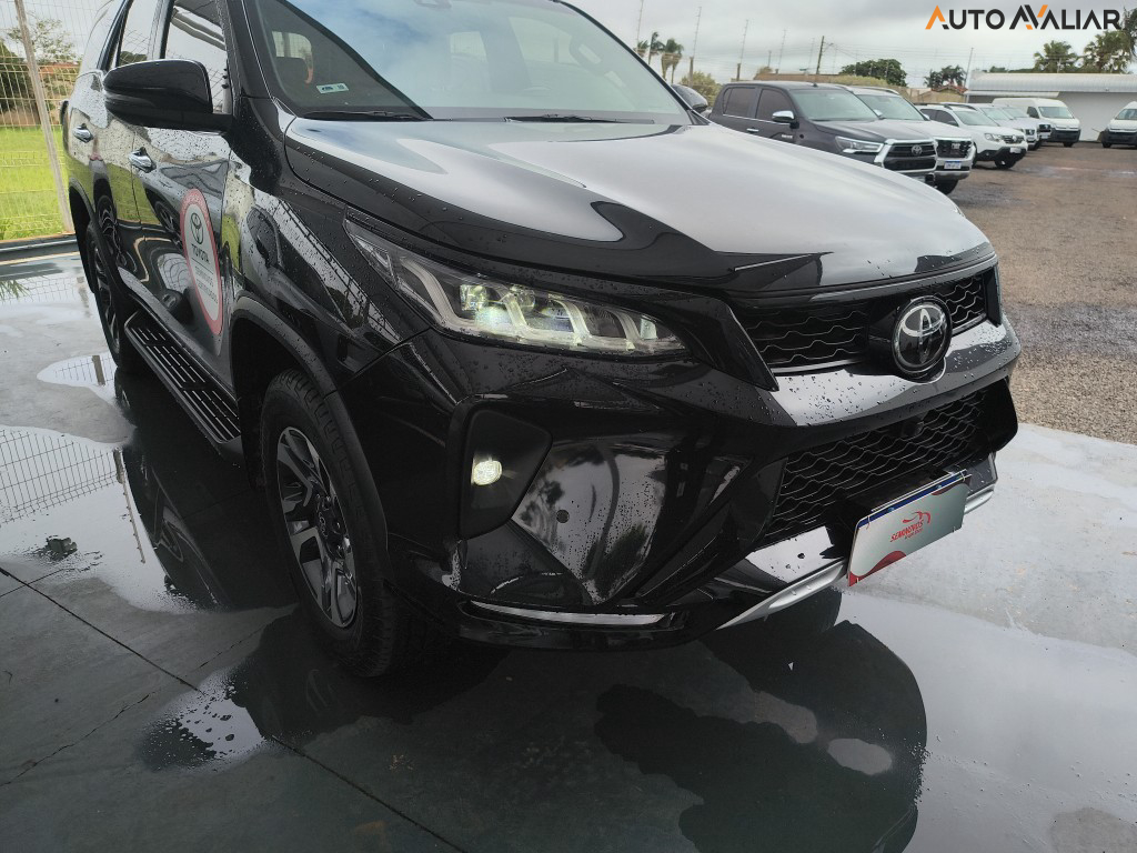 TOYOTA HILUX SW4 2.8 D-4D TURBO DIESEL DIAMOND 7L 4X4 AUTOM&Aacute;TICO