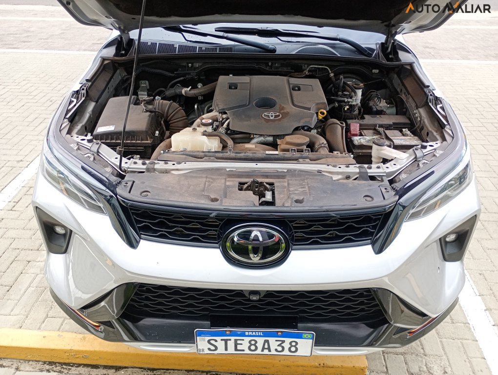 TOYOTA HILUX SW4 2.8 D-4D TURBO DIESEL SRX PLATINUM 7L 4X4 AUTOM&Aacute;TICO
