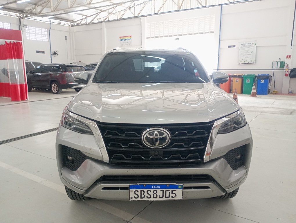 TOYOTA HILUX SW4 2.8 D-4D TURBO DIESEL SRX 7L 4X4 AUTOM&Aacute;TICO