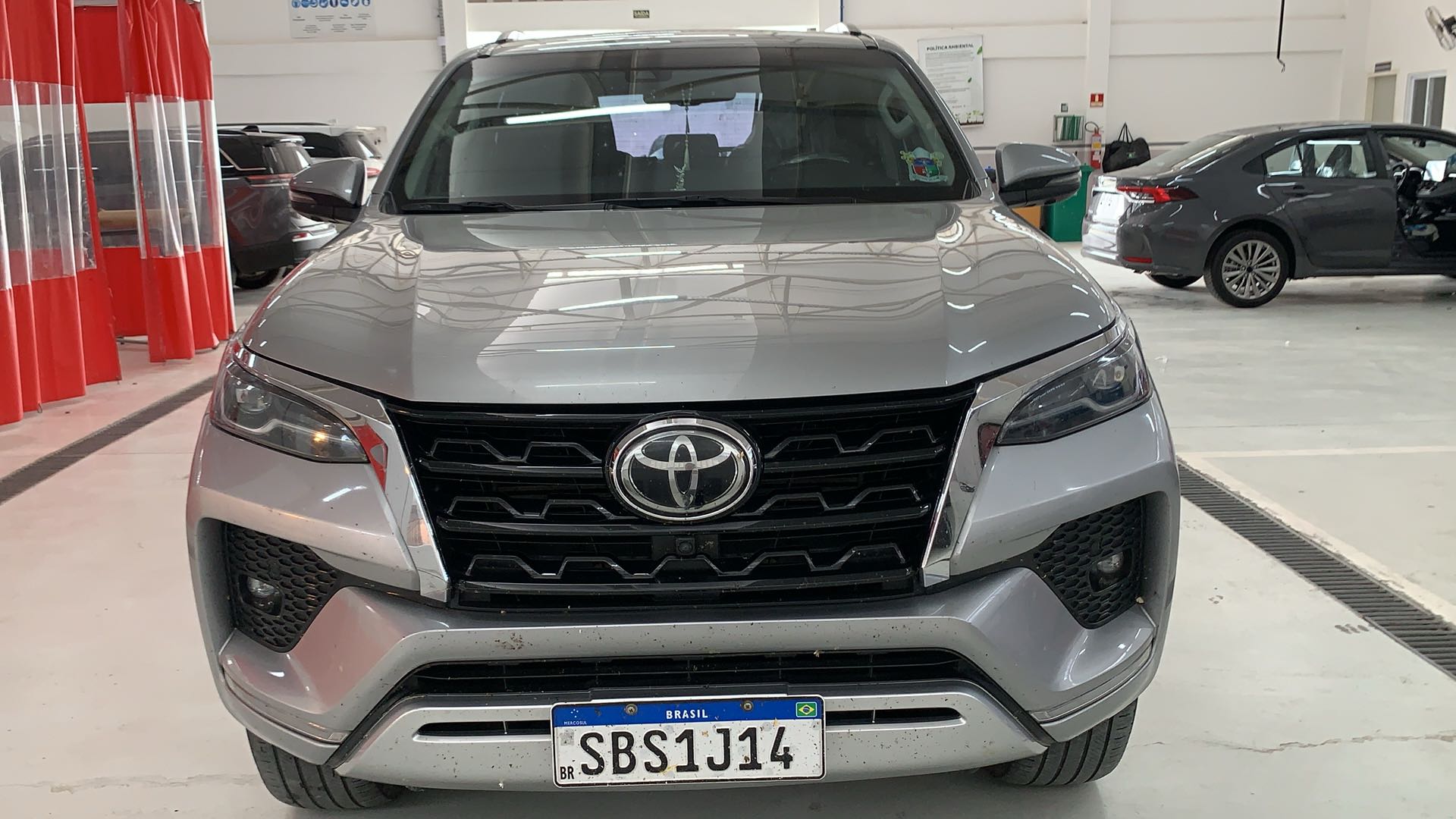 TOYOTA HILUX SW4 2.8 D-4D TURBO DIESEL SRX 7L 4X4 AUTOM&Aacute;TICO