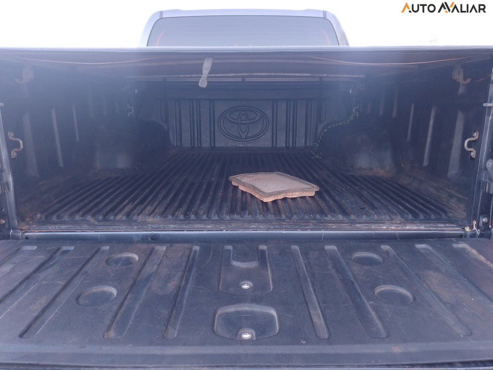 TOYOTA HILUX 2.8 D-4D TURBO DIESEL CD SR 4X4 AUTOM&Aacute;TICO