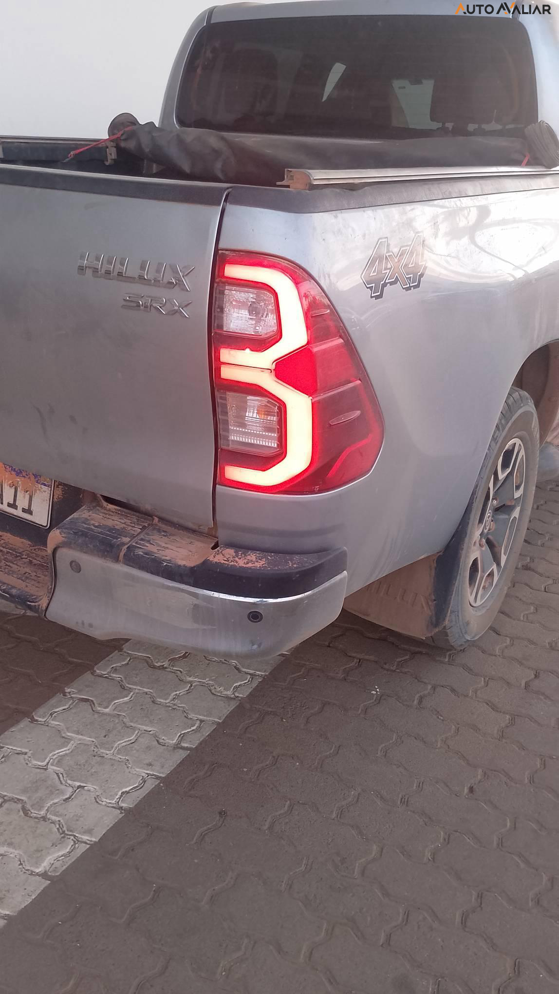 TOYOTA HILUX 2.8 D-4D TURBO DIESEL CD SRX 4X4 AUTOM&Aacute;TICO