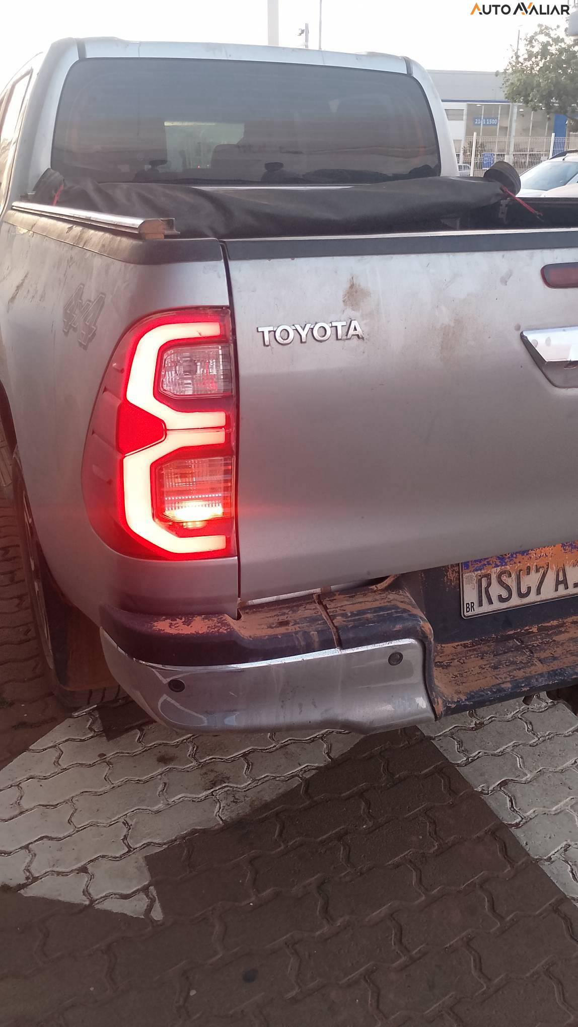 TOYOTA HILUX 2.8 D-4D TURBO DIESEL CD SRX 4X4 AUTOM&Aacute;TICO