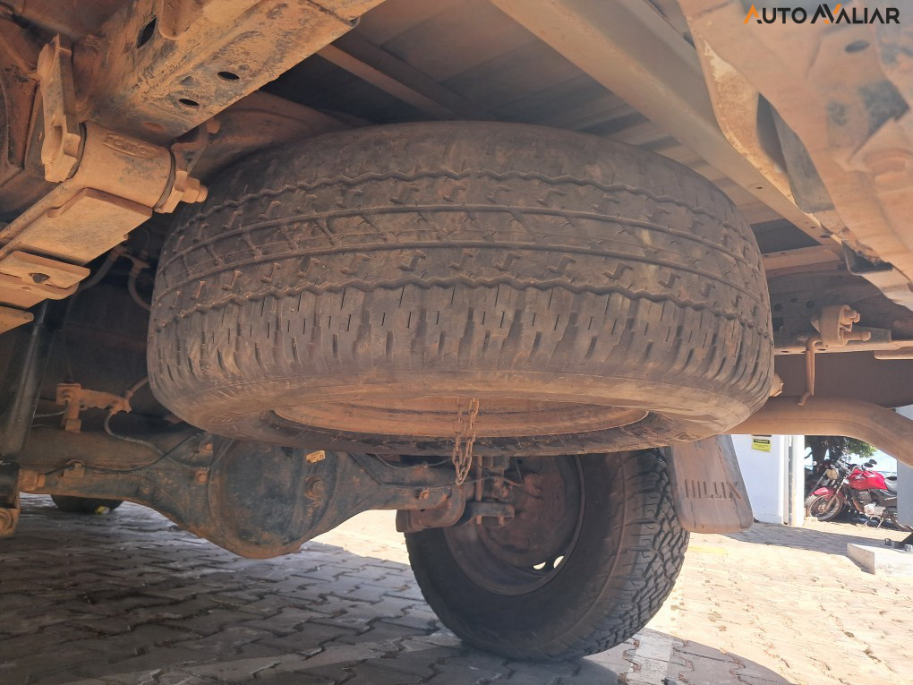 TOYOTA HILUX 2.8 POWER PACK 4X4 CD 16V DIESEL 4P MANUAL