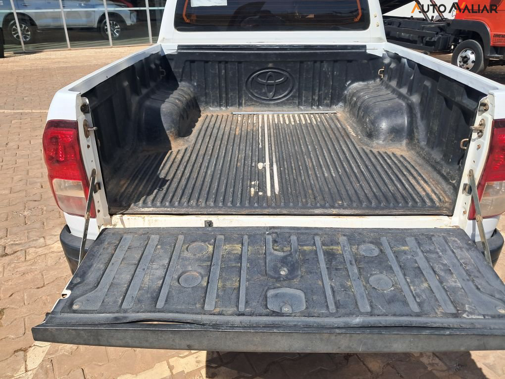 TOYOTA HILUX 2.8 POWER PACK 4X4 CD 16V DIESEL 4P MANUAL