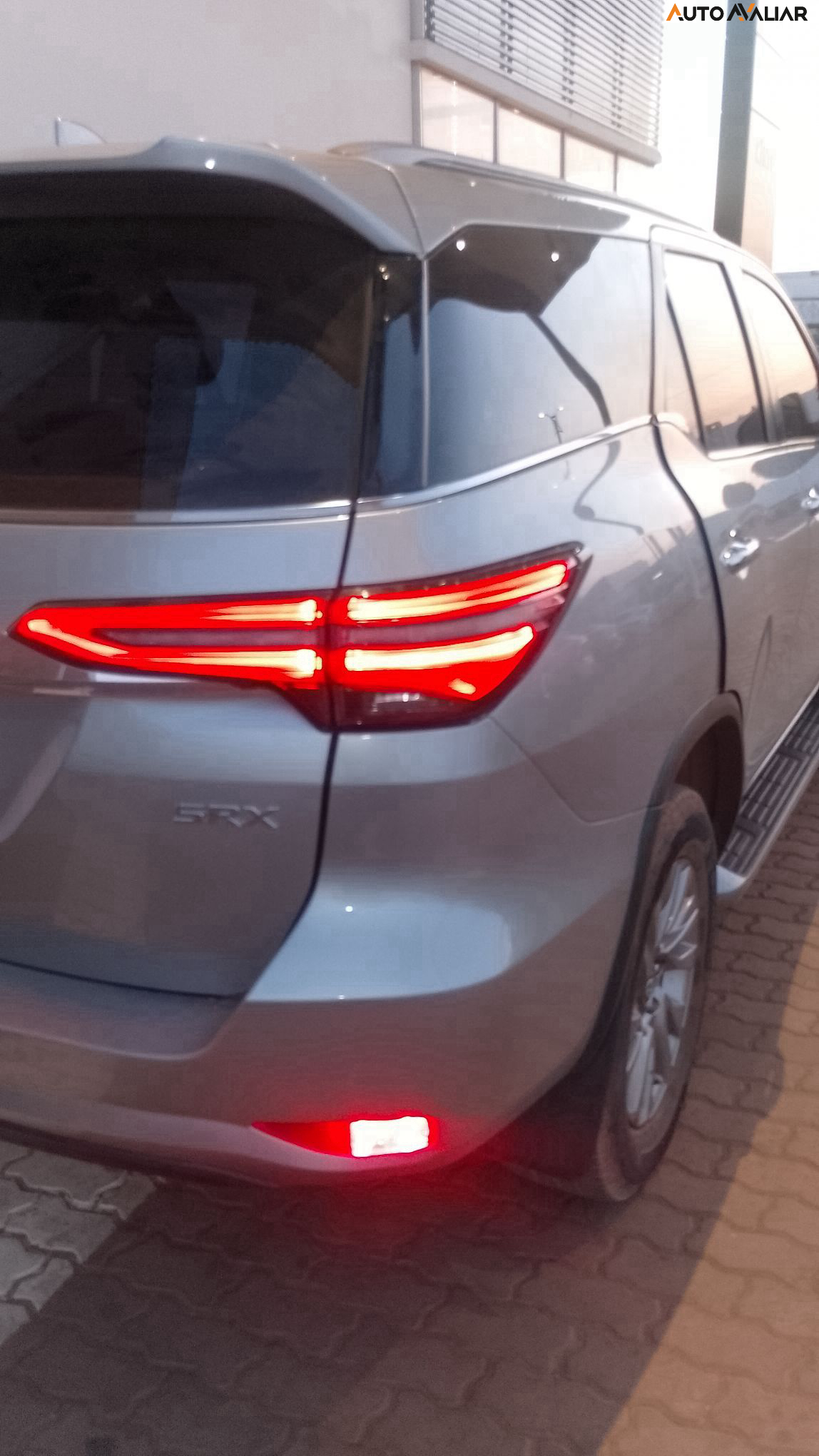 TOYOTA HILUX SW4 2.8 D-4D TURBO DIESEL SRX 4X4 AUTOM&Aacute;TICO