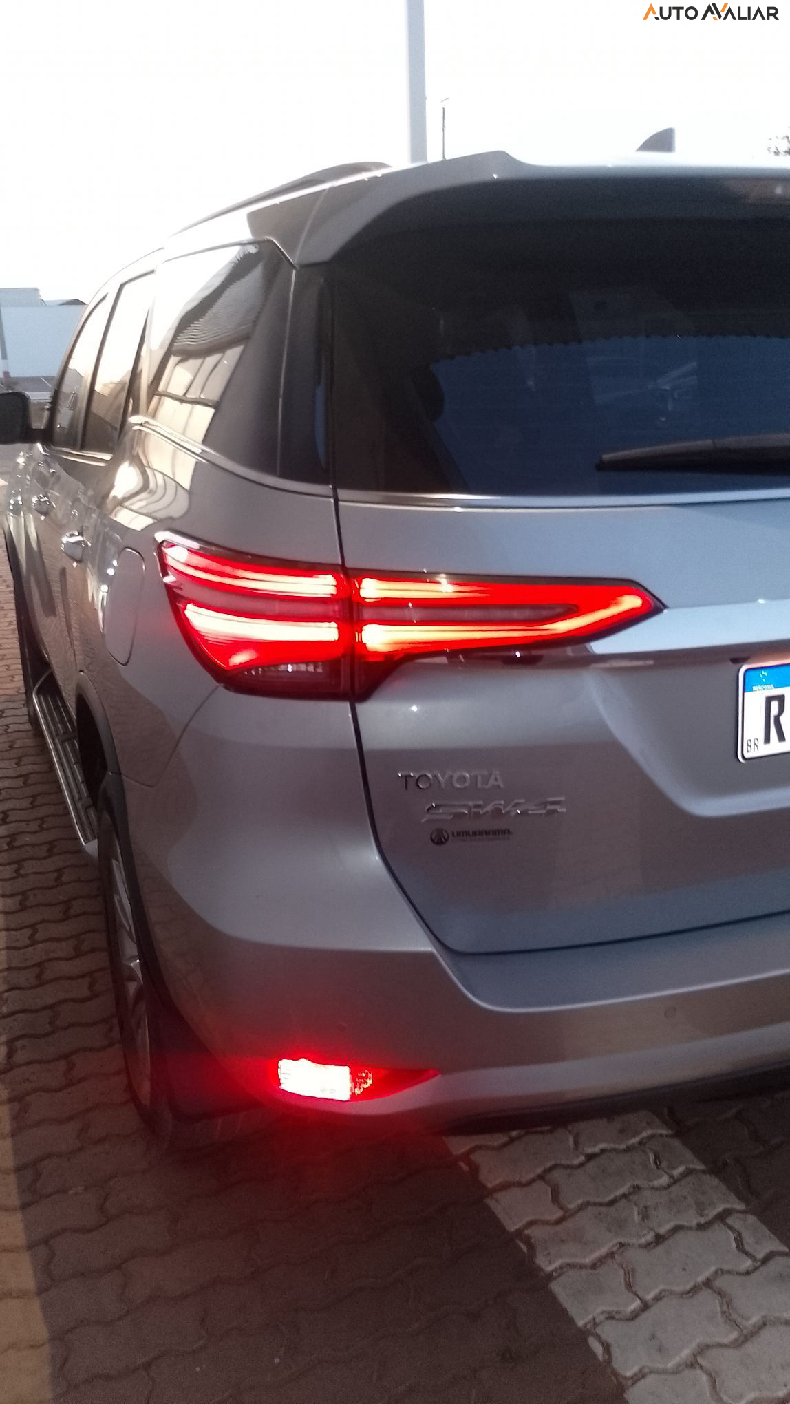 TOYOTA HILUX SW4 2.8 D-4D TURBO DIESEL SRX 4X4 AUTOM&Aacute;TICO