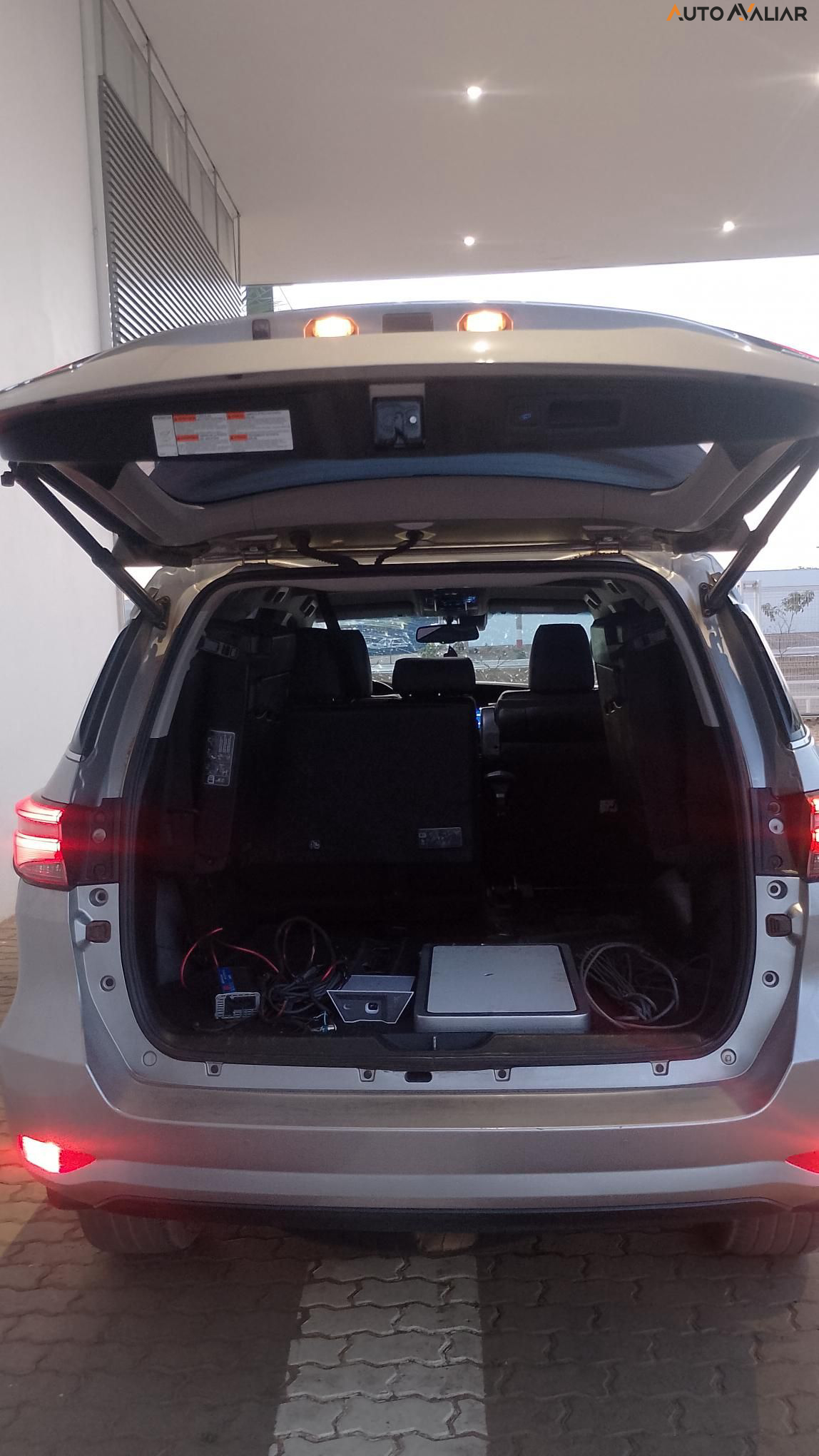 TOYOTA HILUX SW4 2.8 D-4D TURBO DIESEL SRX 4X4 AUTOM&Aacute;TICO