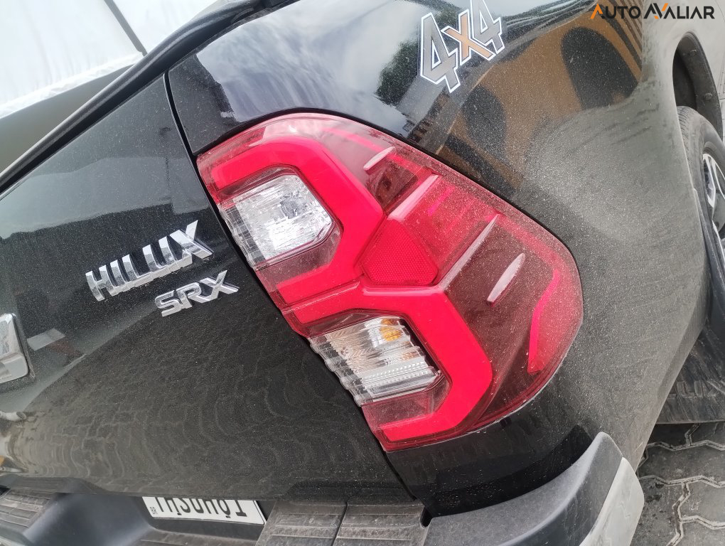 TOYOTA HILUX 2.8 D-4D TURBO DIESEL CD SRX 4X4 AUTOM&Aacute;TICO