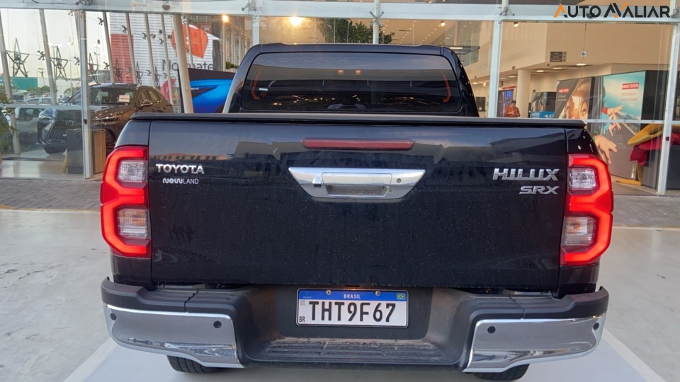 TOYOTA HILUX 2.8 D-4D TURBO DIESEL CD SRX 4X4 AUTOM&Aacute;TICO