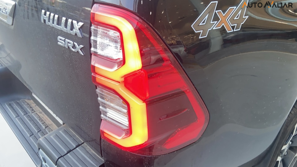 TOYOTA HILUX 2.8 D-4D TURBO DIESEL CD SRX 4X4 AUTOM&Aacute;TICO