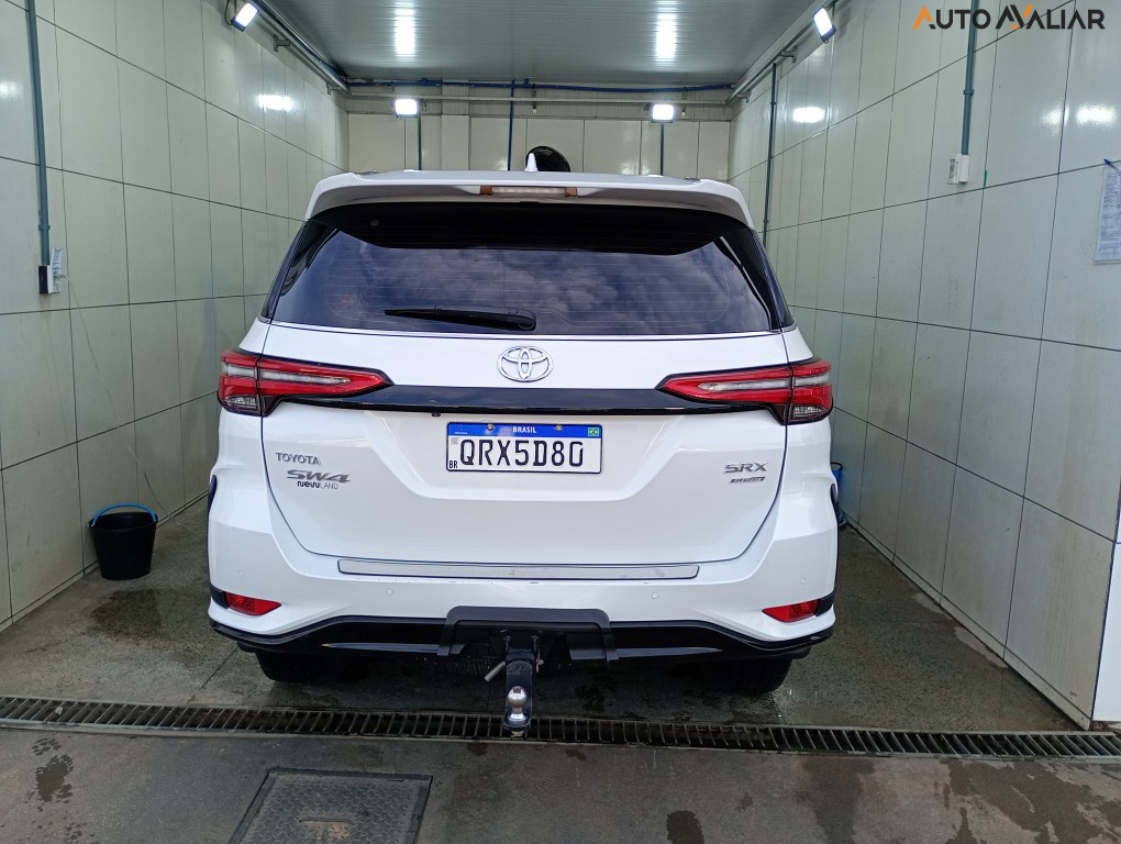 TOYOTA HILUX SW4 2.8 D-4D TURBO DIESEL SRX PLATINUM 7L 4X4 AUTOM&Aacute;TICO