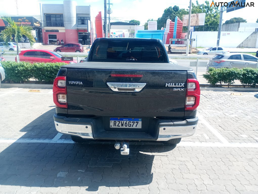 TOYOTA HILUX 2.8 D-4D TURBO DIESEL CD SRX 4X4 AUTOM&Aacute;TICO