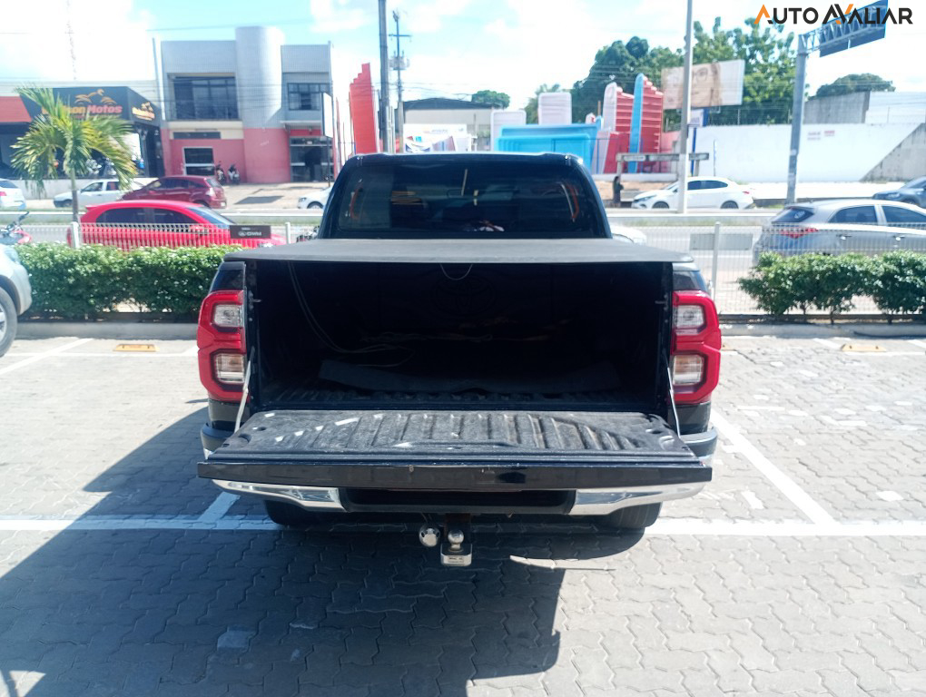 TOYOTA HILUX 2.8 D-4D TURBO DIESEL CD SRX 4X4 AUTOM&Aacute;TICO