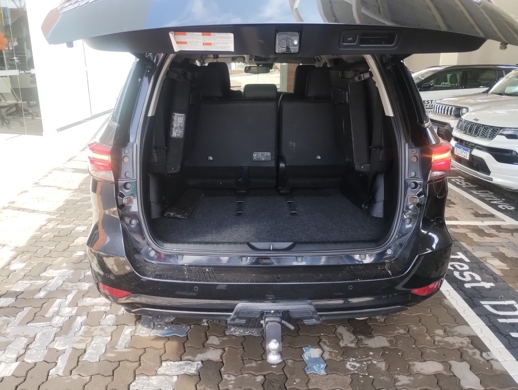 TOYOTA HILUX SW4 2.8 D-4D TURBO DIESEL SRX 7L 4X4 AUTOM&Aacute;TICO