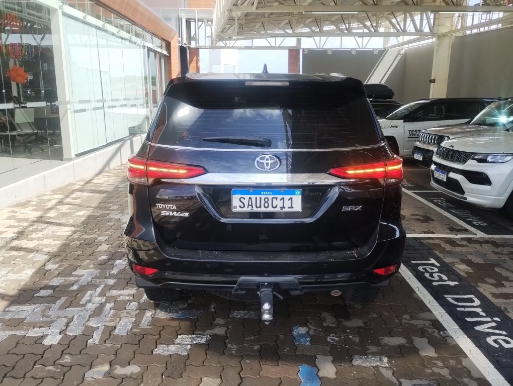 TOYOTA HILUX SW4 2.8 D-4D TURBO DIESEL SRX 7L 4X4 AUTOM&Aacute;TICO