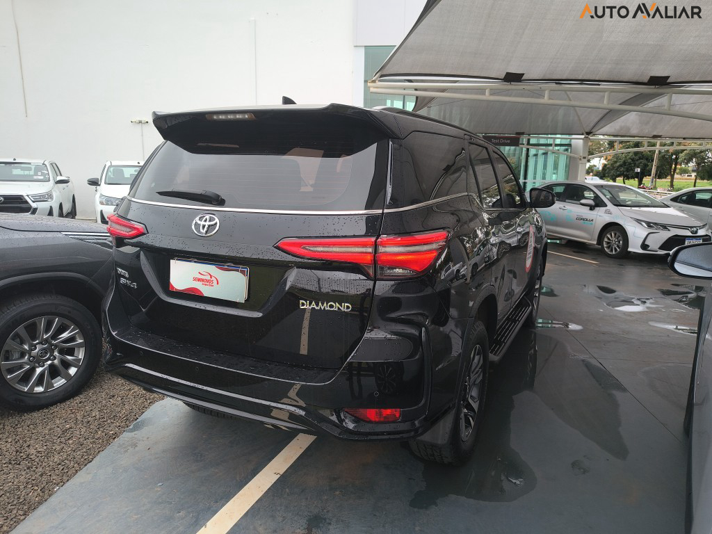 TOYOTA HILUX SW4 2.8 D-4D TURBO DIESEL DIAMOND 7L 4X4 AUTOM&Aacute;TICO