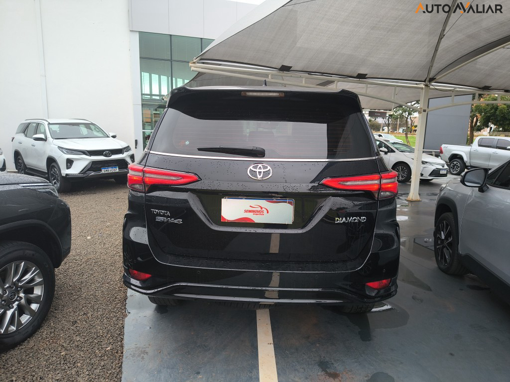 TOYOTA HILUX SW4 2.8 D-4D TURBO DIESEL DIAMOND 7L 4X4 AUTOM&Aacute;TICO