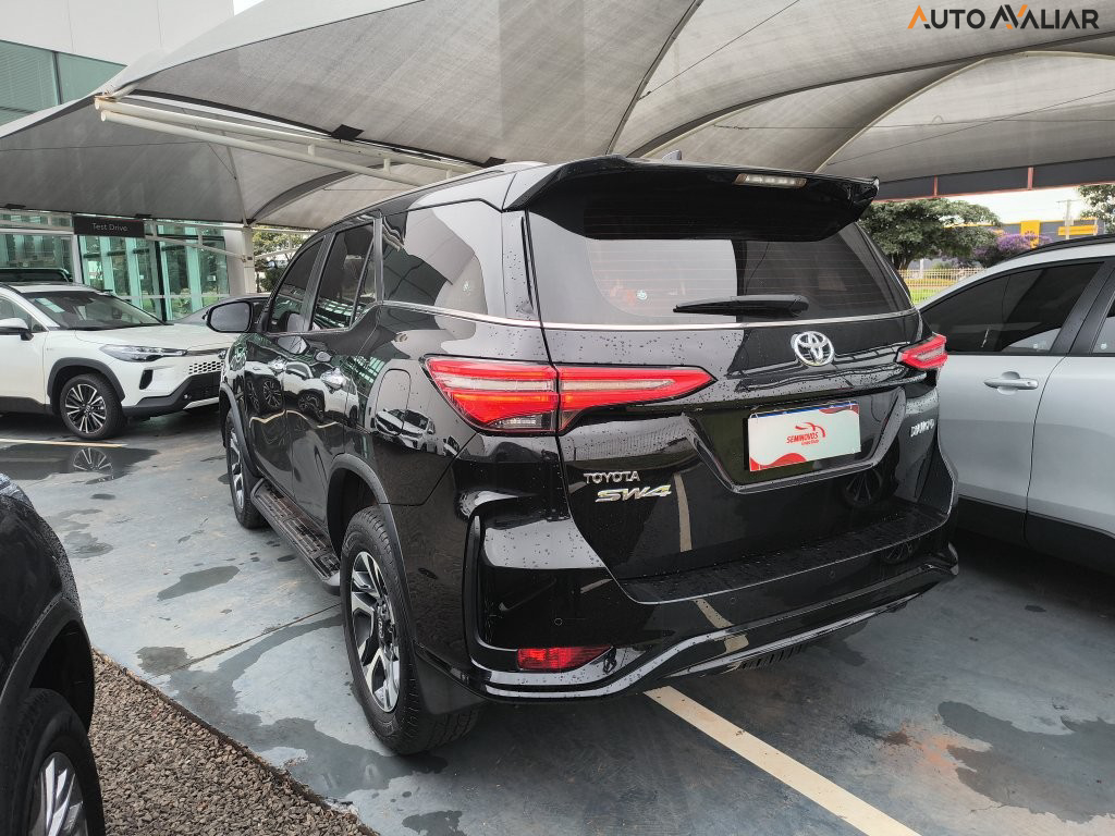 TOYOTA HILUX SW4 2.8 D-4D TURBO DIESEL DIAMOND 7L 4X4 AUTOM&Aacute;TICO