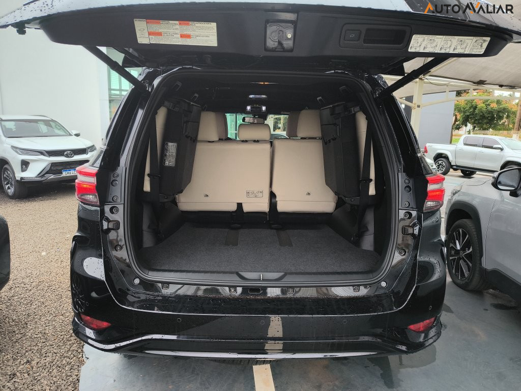 TOYOTA HILUX SW4 2.8 D-4D TURBO DIESEL DIAMOND 7L 4X4 AUTOM&Aacute;TICO