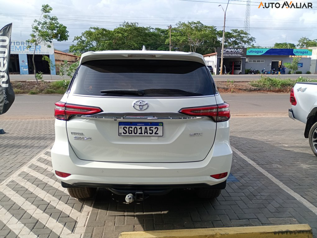 TOYOTA HILUX SW4 2.8 D-4D TURBO DIESEL SRX 7L 4X4 AUTOM&Aacute;TICO