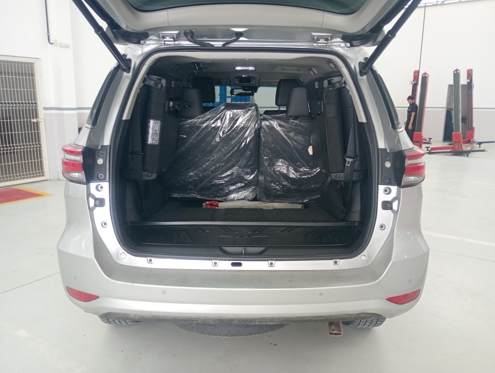 TOYOTA HILUX SW4 2.8 D-4D TURBO DIESEL SRX 7L 4X4 AUTOM&Aacute;TICO