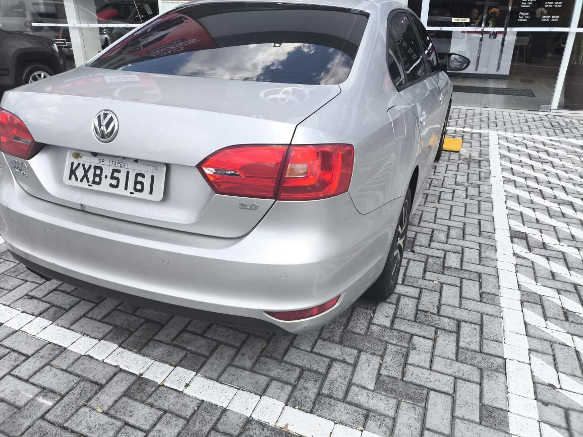 VOLKSWAGEN JETTA 2.0 COMFORTLINE FLEX 4P MANUAL