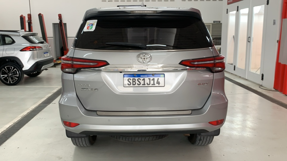 TOYOTA HILUX SW4 2.8 D-4D TURBO DIESEL SRX 7L 4X4 AUTOM&Aacute;TICO