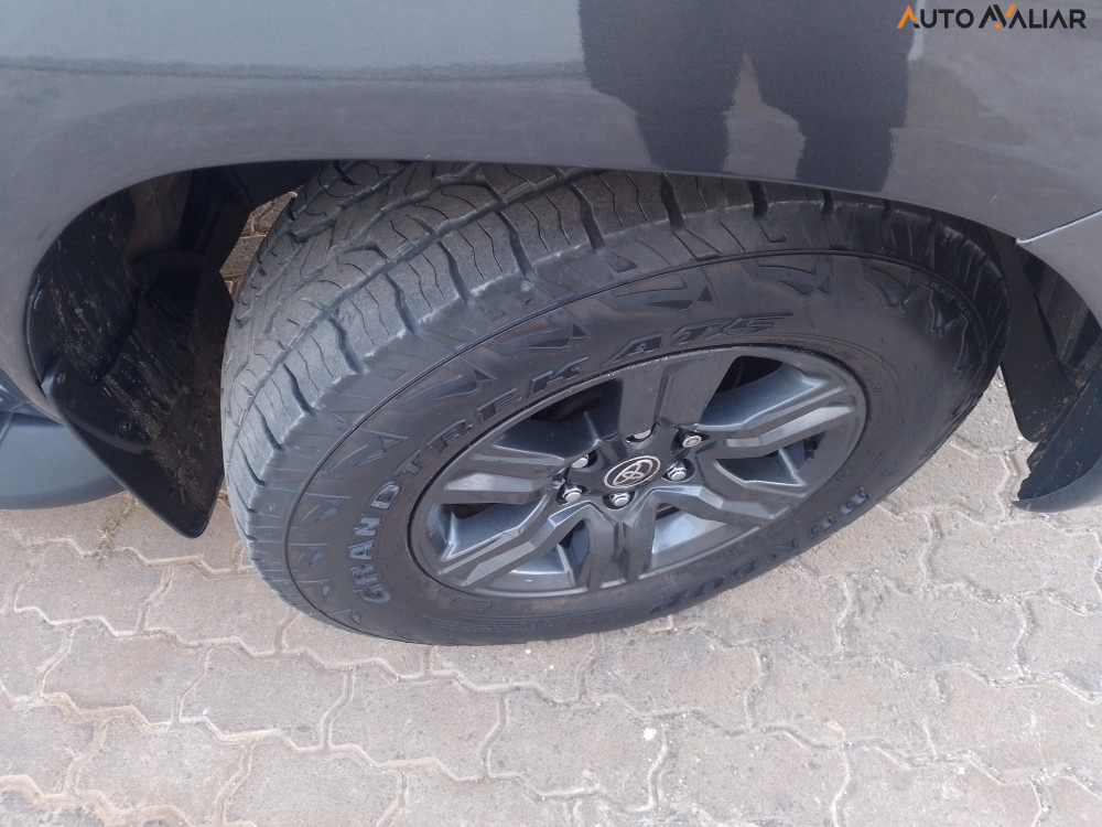 TOYOTA HILUX 2.8 D-4D TURBO DIESEL CD SR 4X4 AUTOM&Aacute;TICO