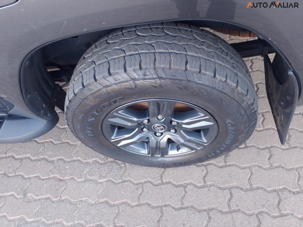 TOYOTA HILUX 2.8 D-4D TURBO DIESEL CD SR 4X4 AUTOM&Aacute;TICO