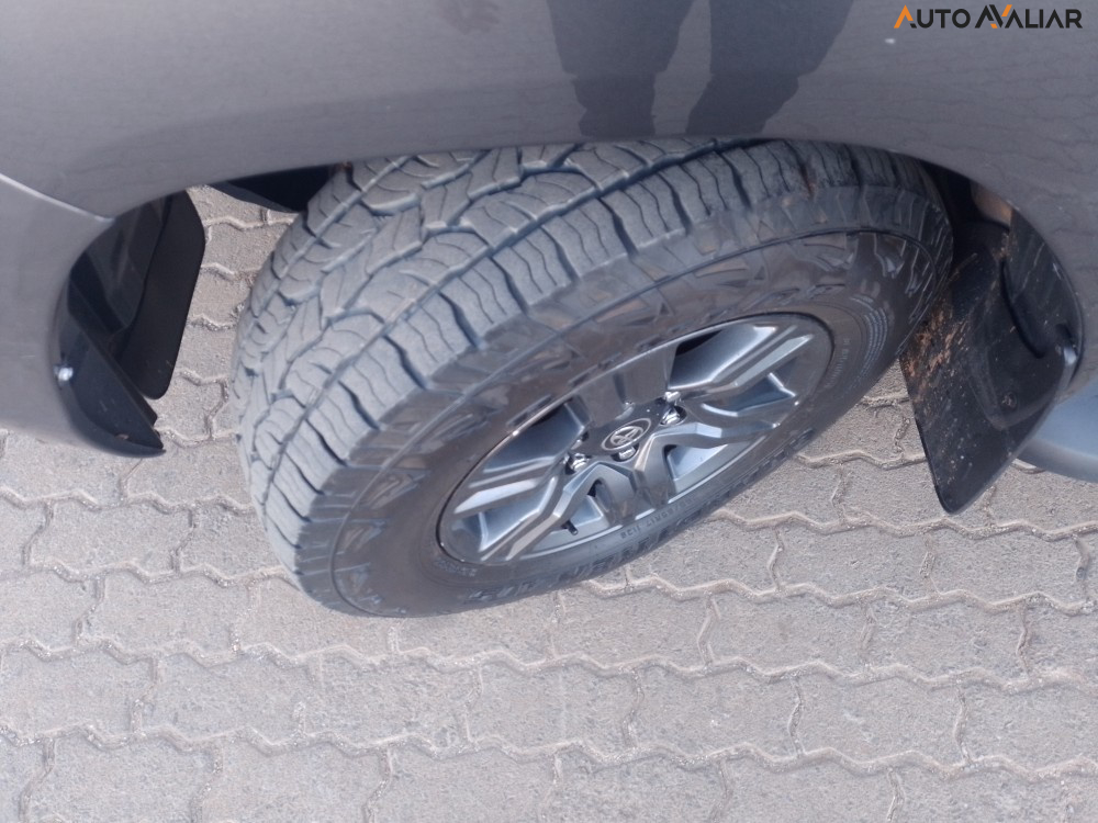 TOYOTA HILUX 2.8 D-4D TURBO DIESEL CD SR 4X4 AUTOM&Aacute;TICO