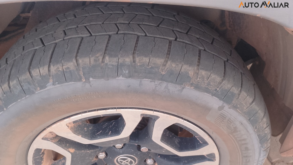 TOYOTA HILUX 2.8 D-4D TURBO DIESEL CD SRX 4X4 AUTOM&Aacute;TICO