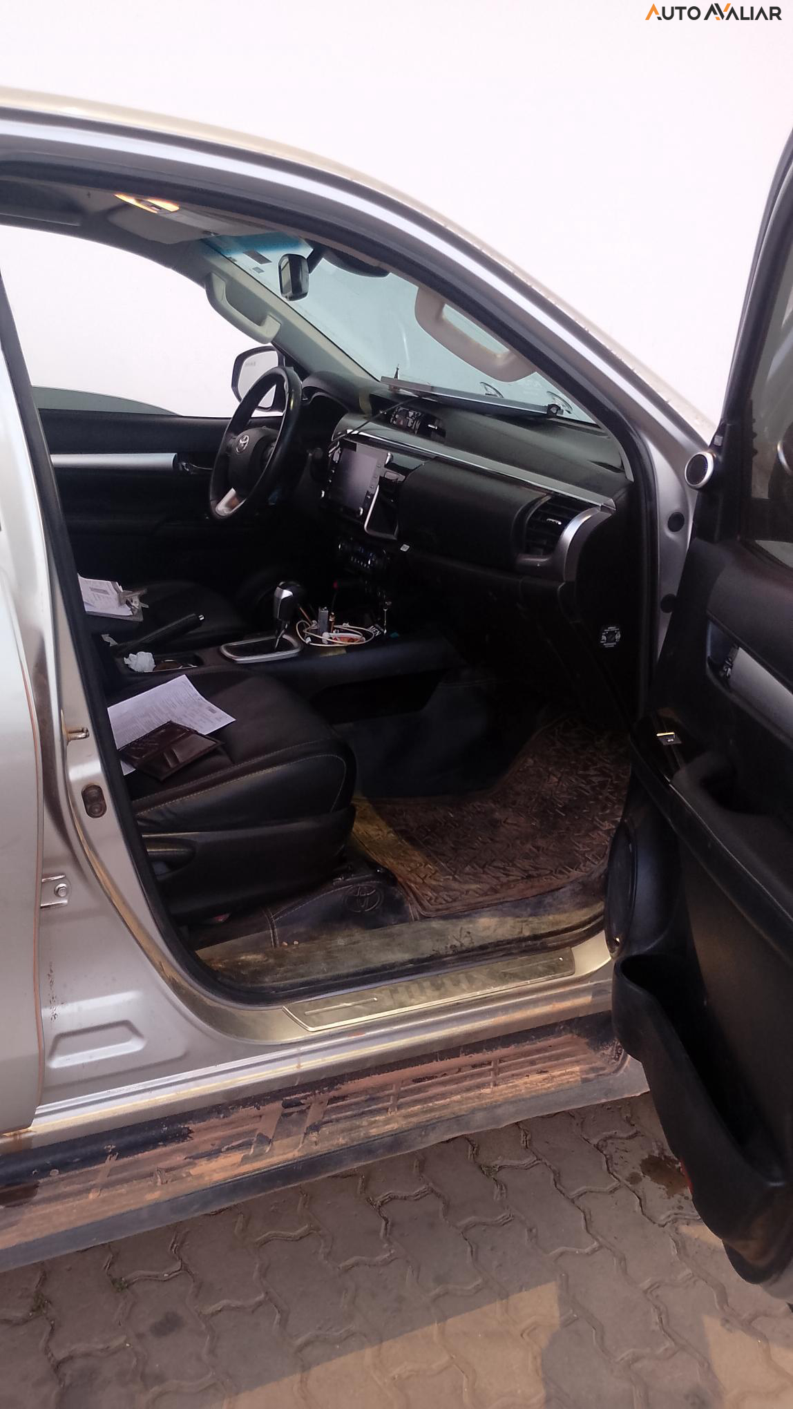 TOYOTA HILUX 2.8 D-4D TURBO DIESEL CD SRX 4X4 AUTOM&Aacute;TICO