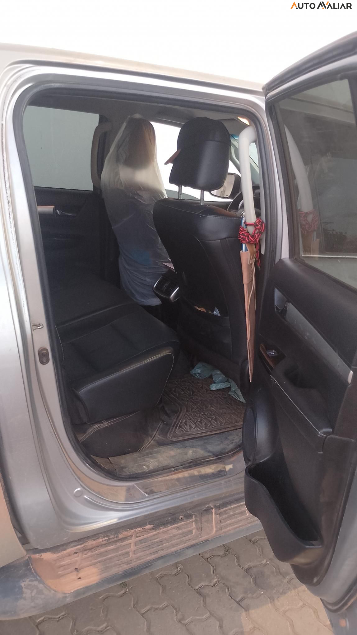 TOYOTA HILUX 2.8 D-4D TURBO DIESEL CD SRX 4X4 AUTOM&Aacute;TICO