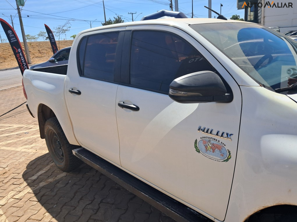 TOYOTA HILUX 2.8 POWER PACK 4X4 CD 16V DIESEL 4P MANUAL