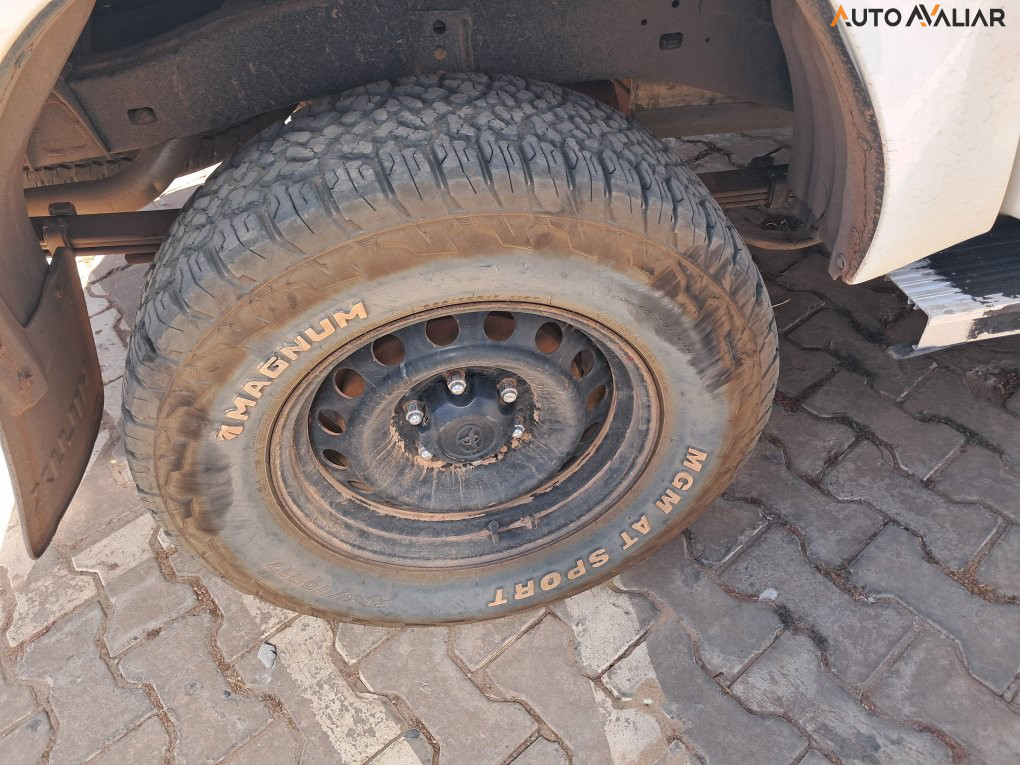 TOYOTA HILUX 2.8 POWER PACK 4X4 CD 16V DIESEL 4P MANUAL