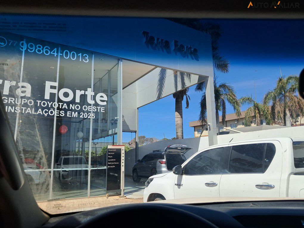 TOYOTA HILUX 2.8 POWER PACK 4X4 CD 16V DIESEL 4P MANUAL