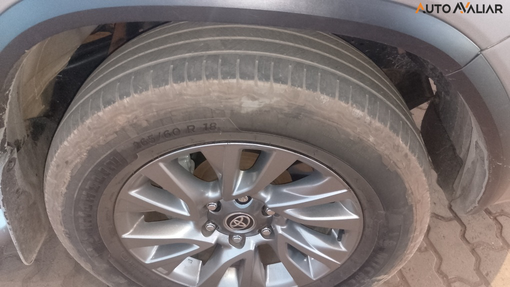 TOYOTA HILUX SW4 2.8 D-4D TURBO DIESEL SRX 4X4 AUTOM&Aacute;TICO