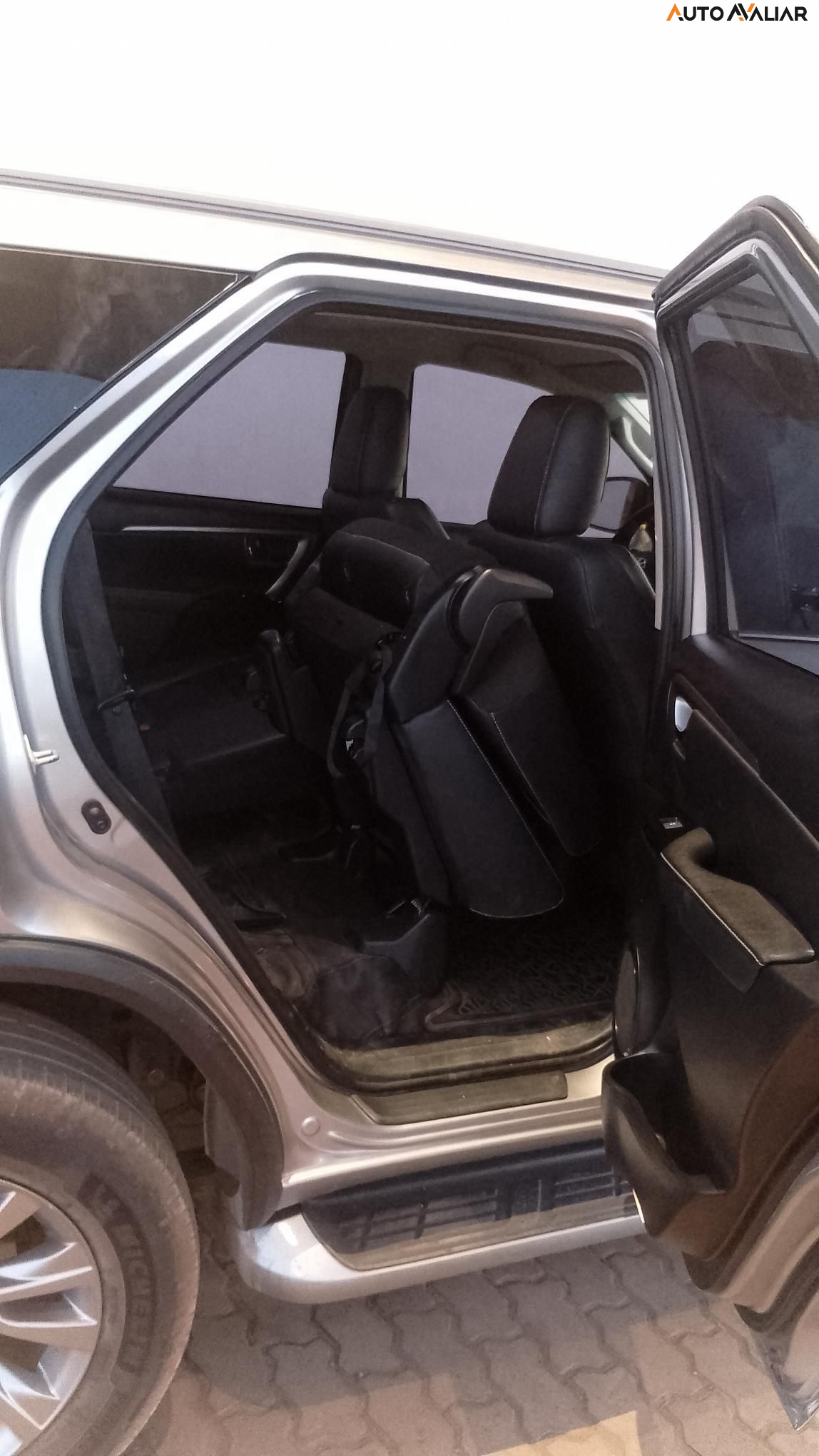 TOYOTA HILUX SW4 2.8 D-4D TURBO DIESEL SRX 4X4 AUTOM&Aacute;TICO