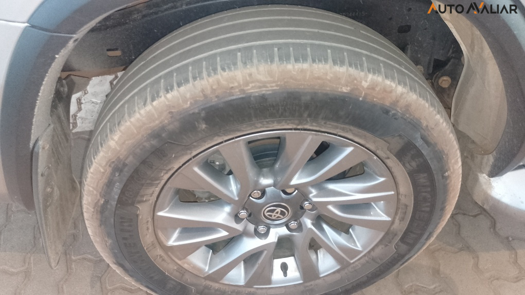 TOYOTA HILUX SW4 2.8 D-4D TURBO DIESEL SRX 4X4 AUTOM&Aacute;TICO