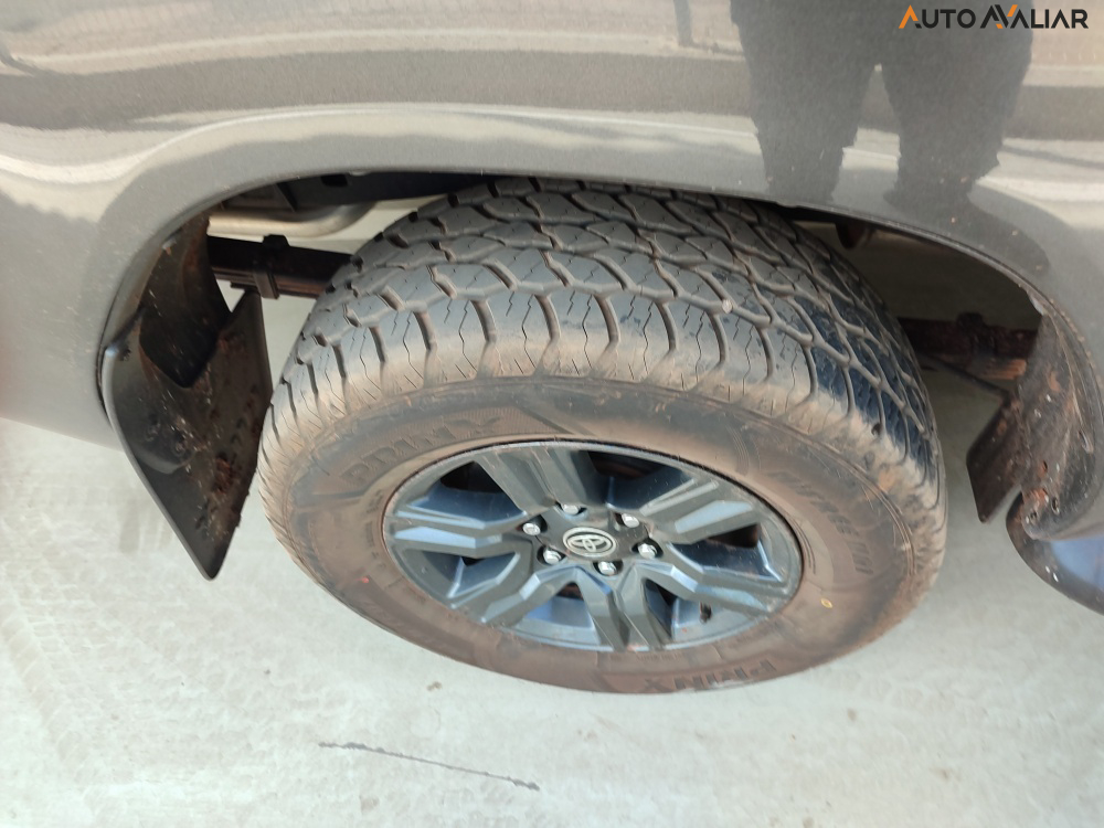 TOYOTA HILUX 2.8 D-4D TURBO DIESEL CD SR 4X4 AUTOM&Aacute;TICA