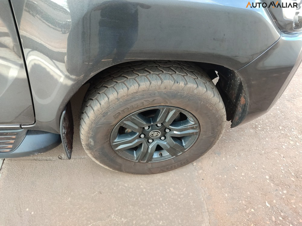 TOYOTA HILUX 2.8 D-4D TURBO DIESEL CD SR 4X4 AUTOM&Aacute;TICA