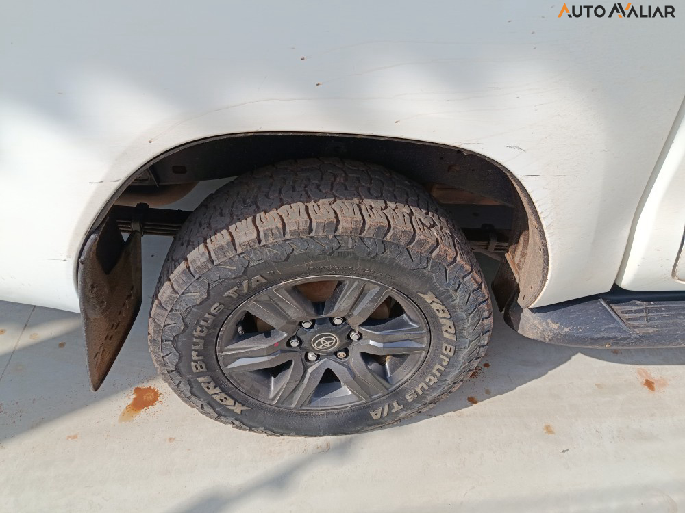 TOYOTA HILUX 2.8 D-4D TURBO DIESEL CD SR 4X4 AUTOM&Aacute;TICO